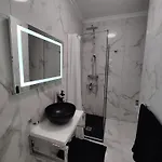 Modern 6 Apartment *