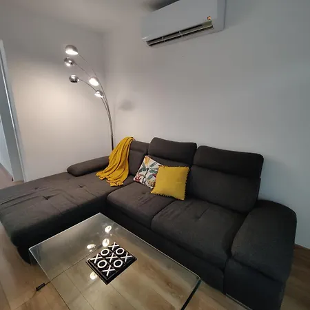 Modern 6 Apartment
